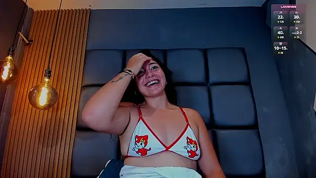 valentina--noir live cam on StripChat