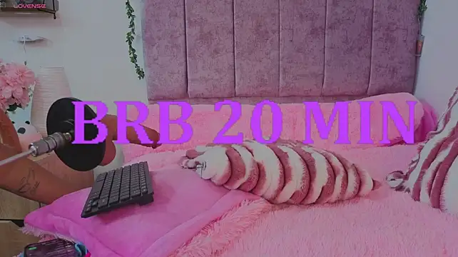 Chloe_02g live cam on StripChat