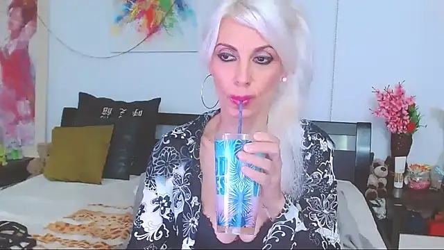 HoneyLara preview