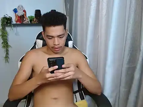 curlyasian_njxx