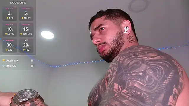 king_falconer (M young) - show hot