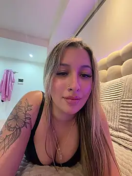 mialunaxx (F young) - Dildo en 4