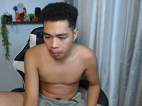 curlyasian_njxx