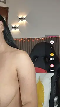 Emma_Hotkiss