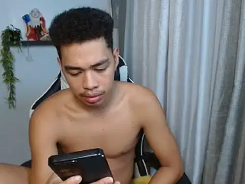 curlyasian_njxx webcam