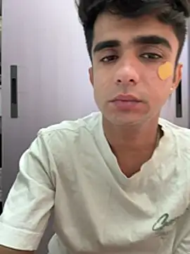 Yashhhh_69 webcam