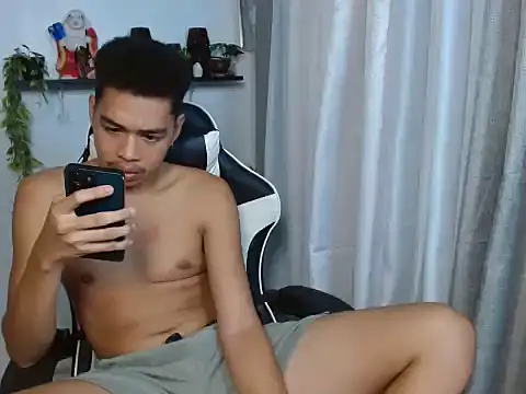 curlyasian_njxx live cam on StripChat