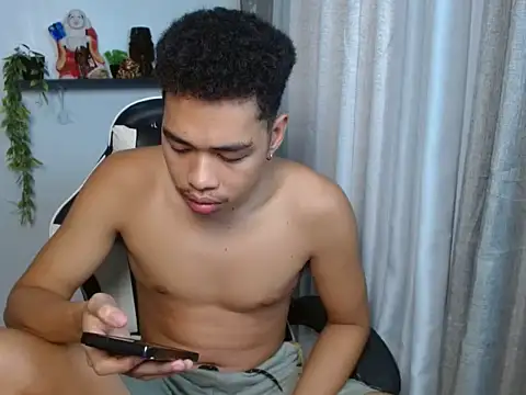 curlyasian_njxx