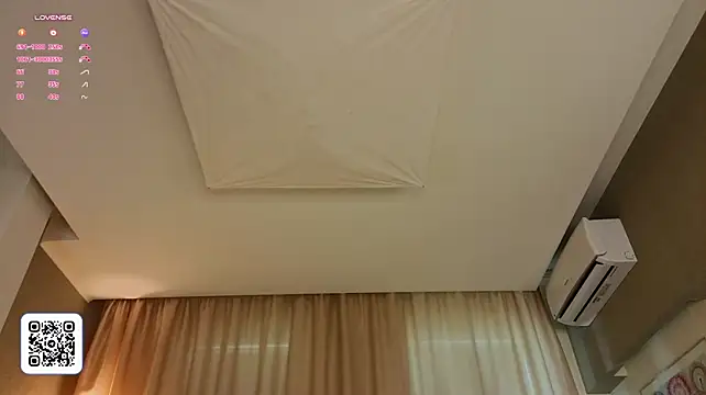 SunnySikarskie live sex cam
