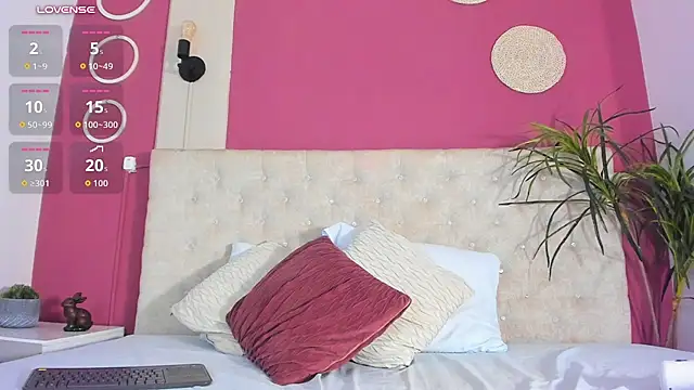 Rebeccahbrown live cam on StripChat