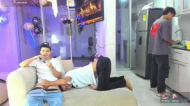Houseofwarrios's Colombian male cam and chat room