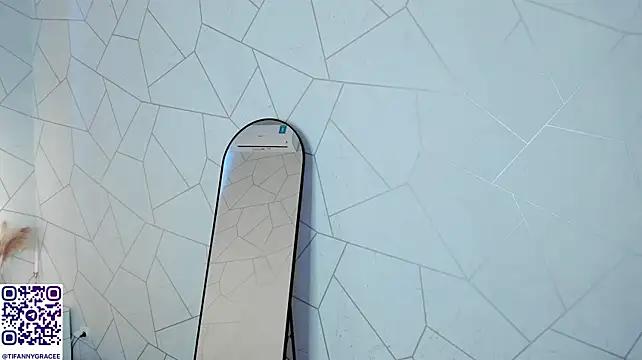 Tiffany-Grace live cam on StripChat