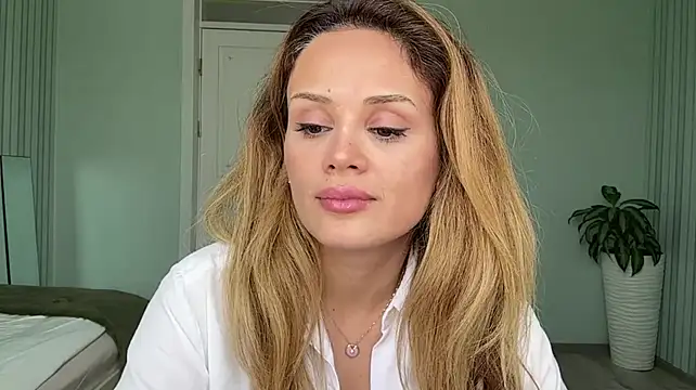 SayraPie live cam on StripChat