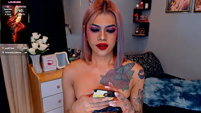 StellaStrong30 live cam on StripChat