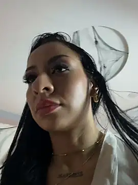 DeboraGil live cam on StripChat