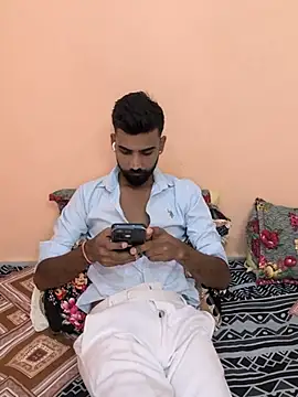 bisexual_yhh live cam on StripChat