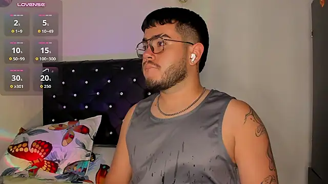 Joseph_777_ live cam on StripChat