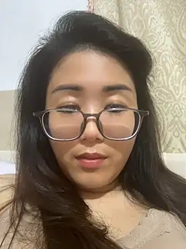 Yangguang-a live cam on StripChat