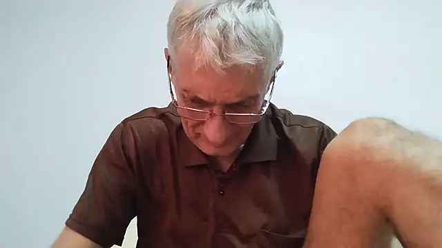 BIGUNCUTHARDCOCK live sex cam