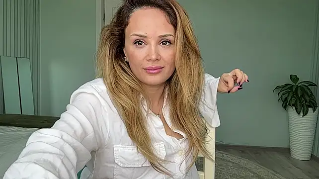 SayraPie live cam on StripChat