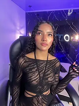 ScarlettRooseX live cam on StripChat
