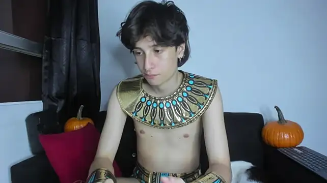 Onion_knight live cam on StripChat