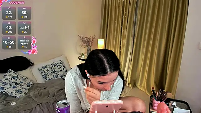 Evelyne_xxo live cam on StripChat
