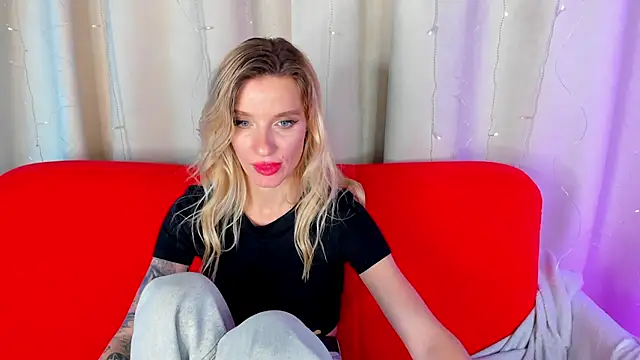 AlinaLovelyX live cam on StripChat