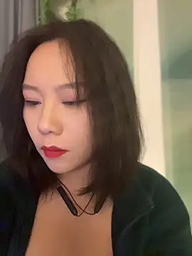 Eliza-E live cam on StripChat