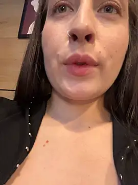 Holly_Play live cam on StripChat
