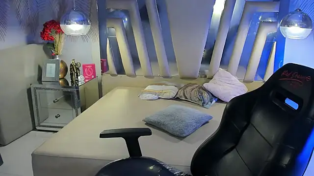 ValerySkinnyy live cam on StripChat
