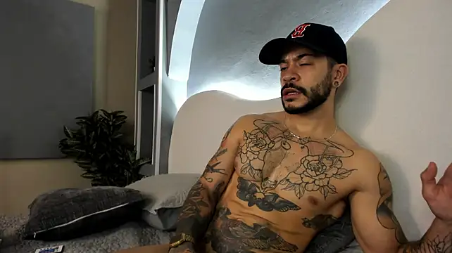 Lucas_Amatti live cam on StripChat