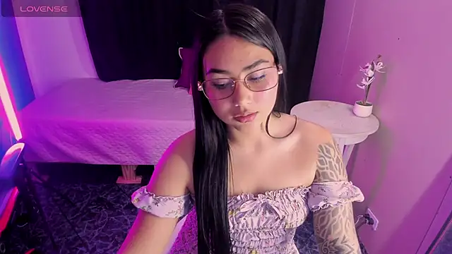 Belinda_cherry live cam on StripChat
