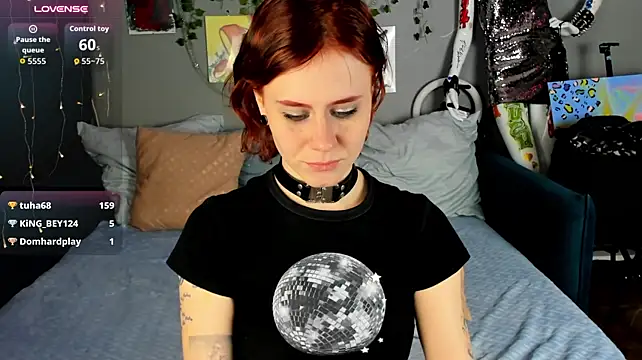 MiaGlitch live cam on StripChat