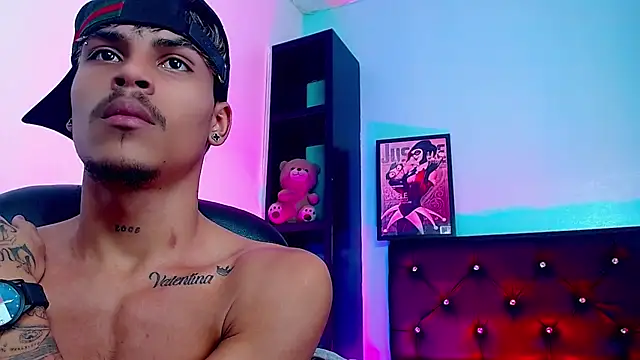 Angel_foxc13 live cam on StripChat