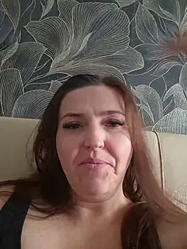 MilaMature live cam on StripChat