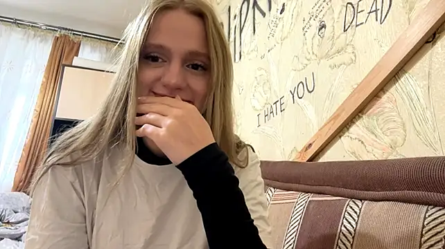 DollieMuhn live cam on StripChat