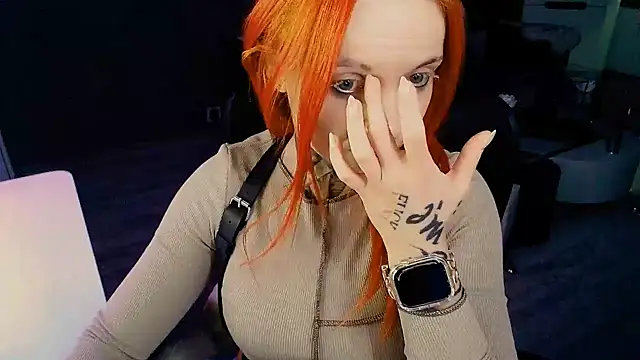 InesGold live cam on StripChat