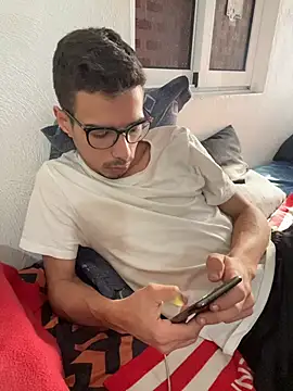 EnriBer69 live cam on StripChat