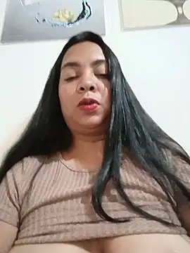 Sarahpatell live cam on StripChat