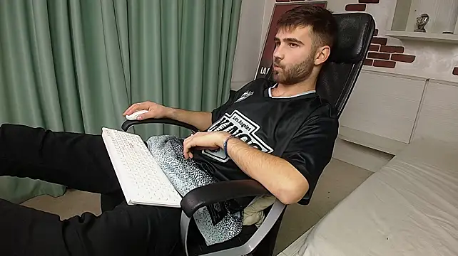 KyloEast live cam on StripChat