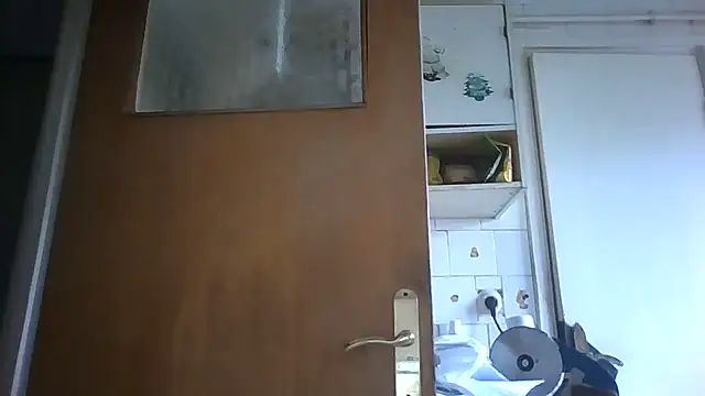 mariusica1@xh live cam on StripChat