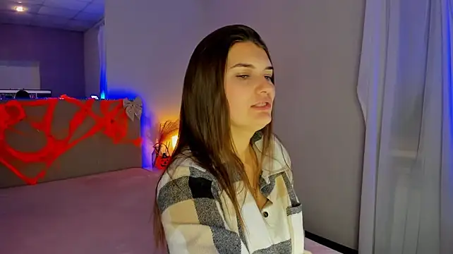 Laura_Leee
