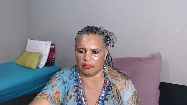 GrandBustyMelon live cam on StripChat