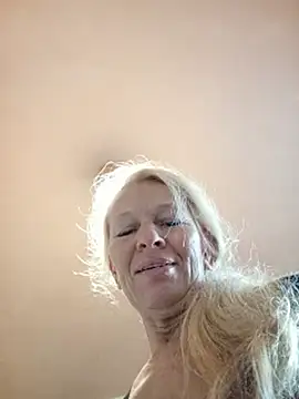 ViktoriaSexi1 live cam on StripChat