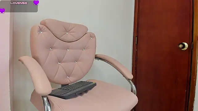 NiaConnors_ live cam on StripChat