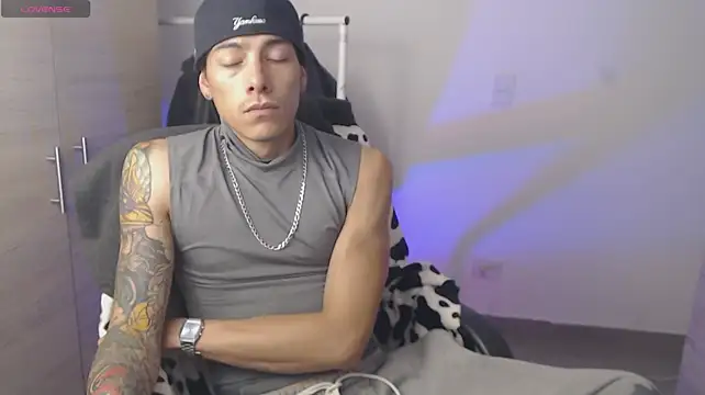 chomelo6 live cam on StripChat