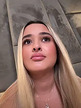 LaceyDover live cam on StripChat