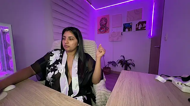 cloe_small live cam on StripChat