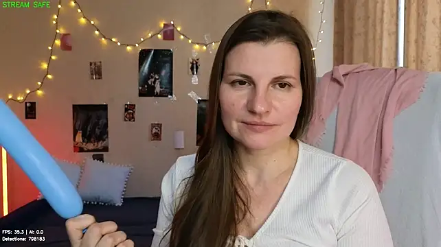 Mirabelle_Velvet live cam on StripChat